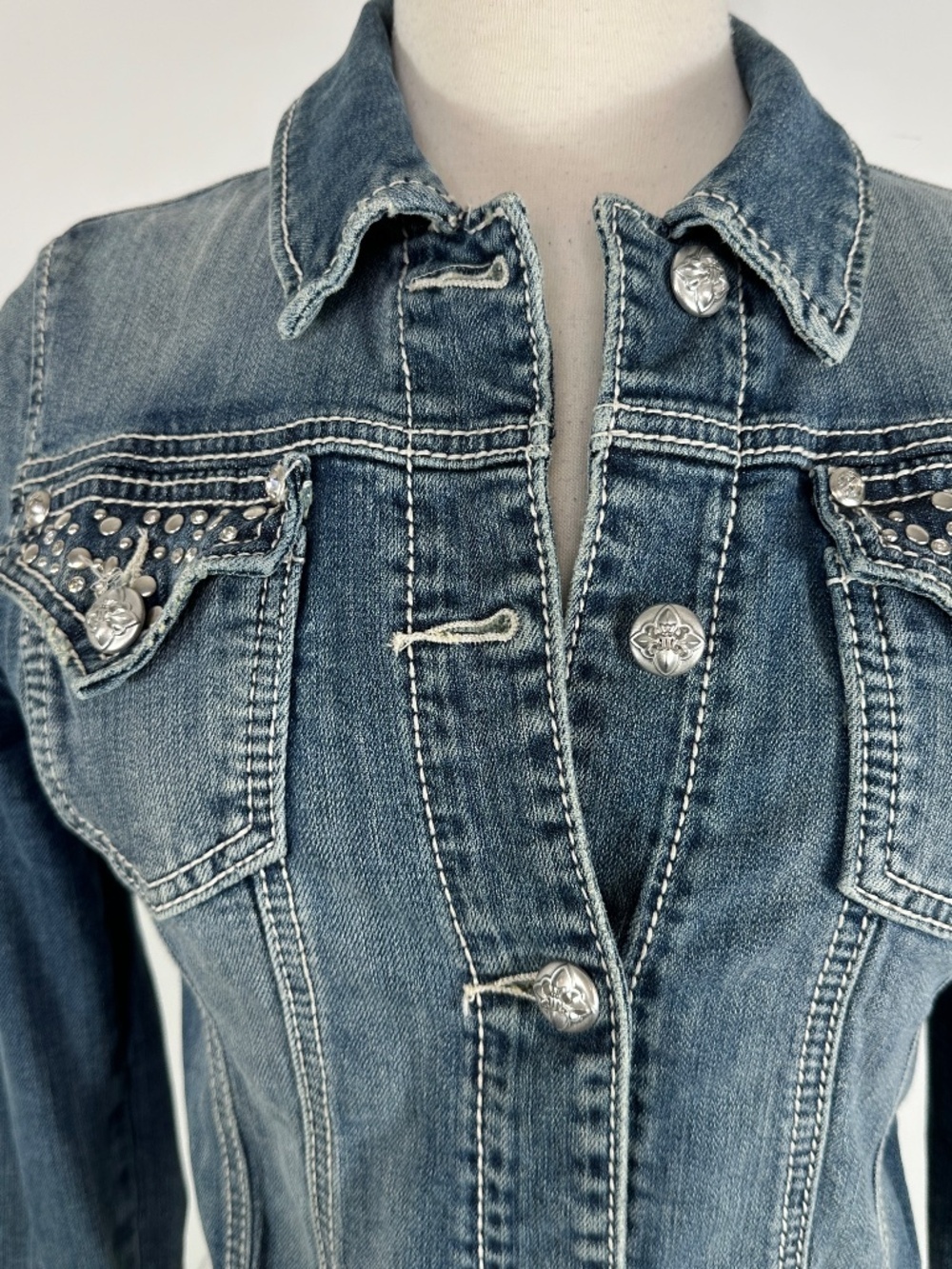 Miss Me Jacket Women's Sz M Blue Denim Embroidered Jean Cropped Coat - Picture 8 of 16
